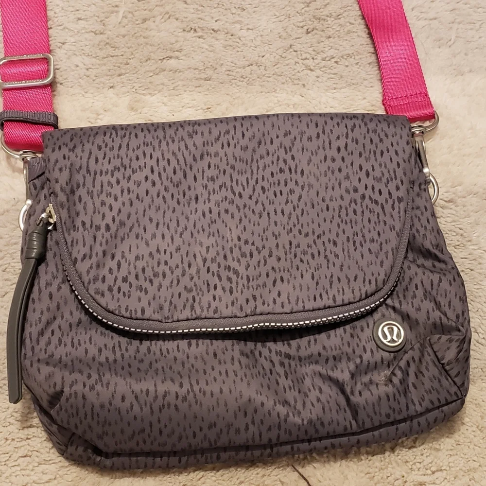 Lululemon Athletica Party Om bag